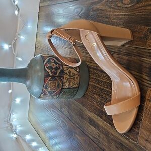 Lulu's Taylor Naked Chunky Block Heel Sandals‎